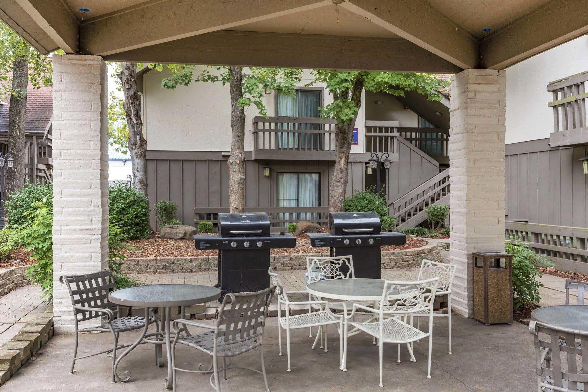 Mainstay Suites Springfield South - Battlefield Rd Exterior photo